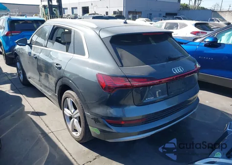 2019 Audi E-Tron Premium Plus z USA, uszkodzony, nr VIN WA1LABGE3KB022325